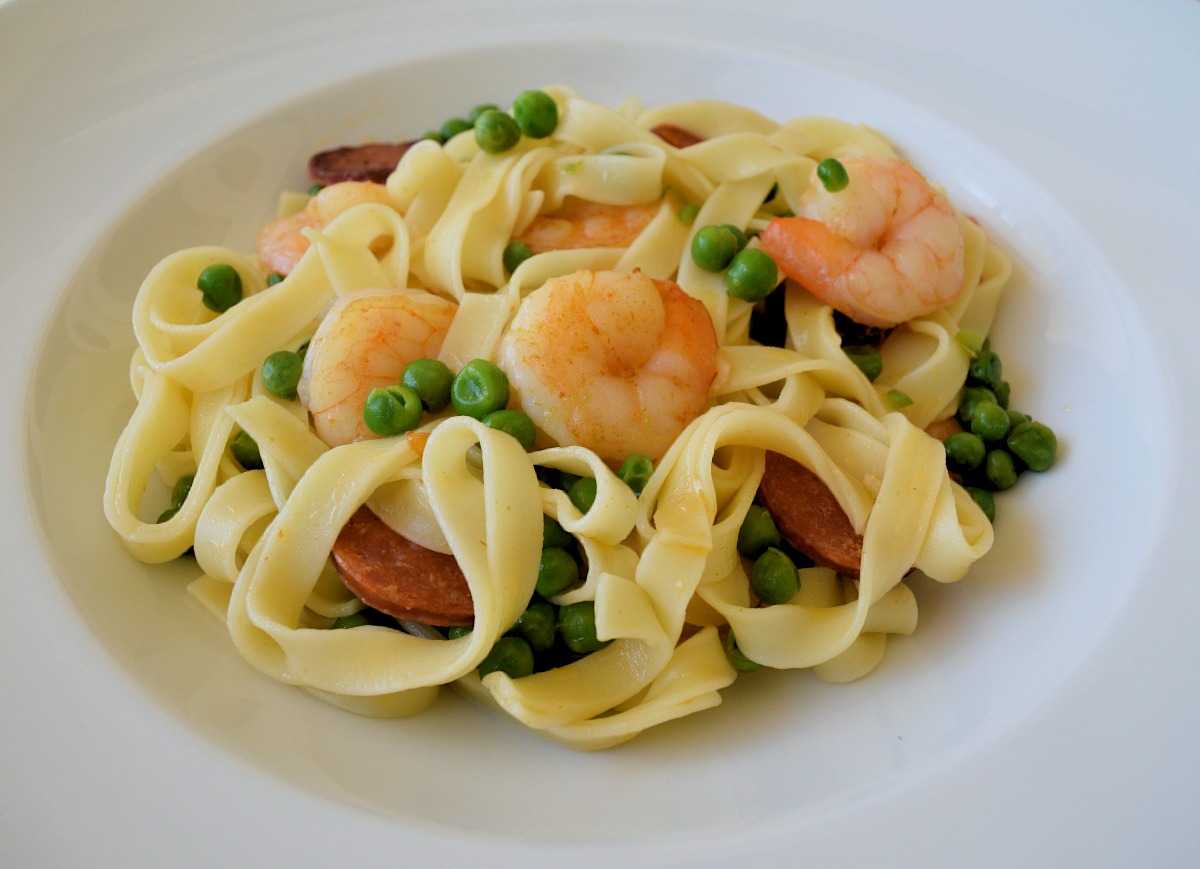 Fettuccine with Shrimps, Chorizos and Peas