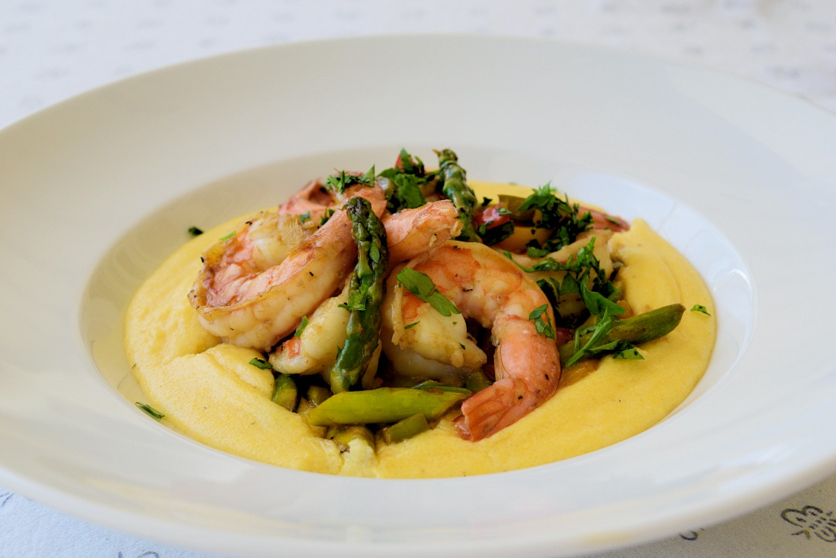 Creamy Polenta with Shrimps and Asparagus