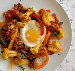 Roasted Cauliflower and Peppers Shakshuka Recipe