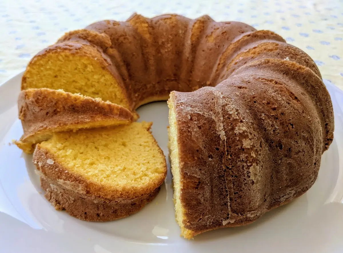 Bolo de Fubá (Brazilian Cornmeal Cake)